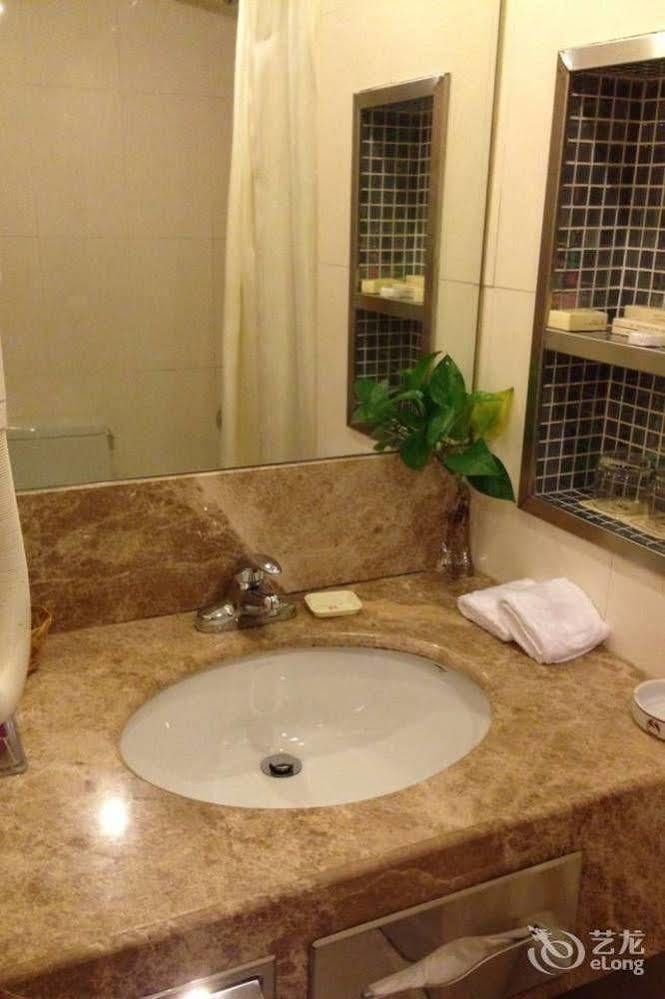 Radius International Hotel Swan Шанхай Екстериор снимка